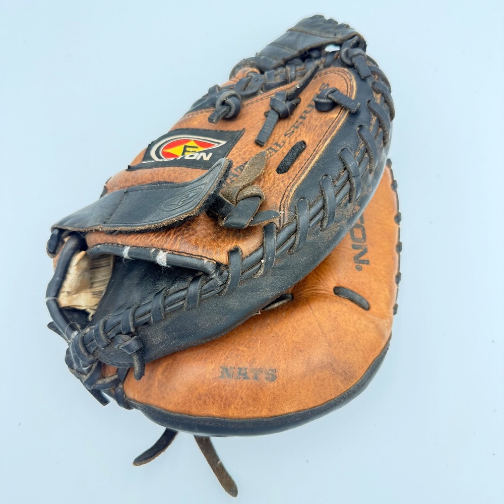 Easton Natural Series Youth Catchers Mitt USA Tanned Leather Brown Right Hand